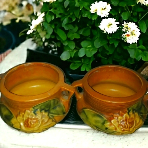 2 ROSEVILLE POTTERY - WATER LILY - 3-INCH BOWL - SHAPE NO. 663 - 1943 Exquisite - Picture 1 of 4